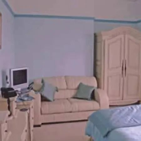 Hotell Wood Hall 2*