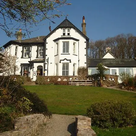 Wood Hall Hotel 2*